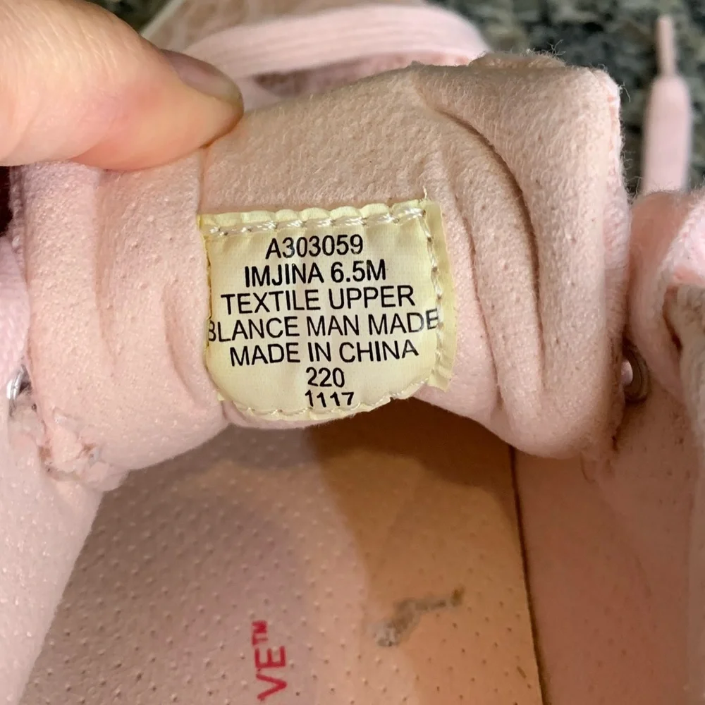 Isaac Mizrahi Imjina Pink Eyelet Sneakers Size 6.5